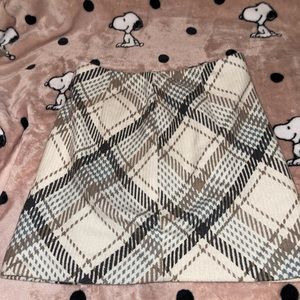 H&M SHORT PENICL SKIRT